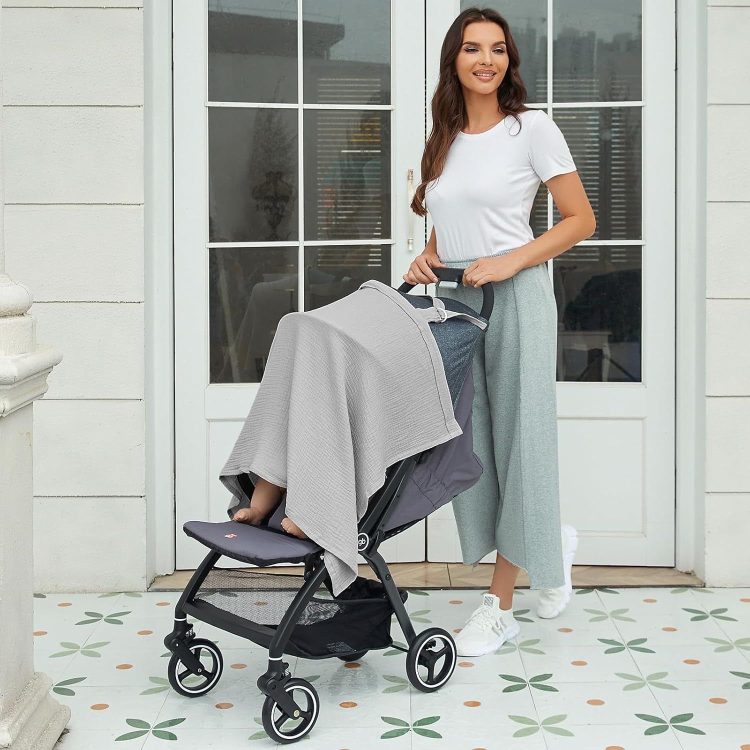 Grey nursing cover for breastfeeding with rigid hoop, breathable 100% muslin cotton, designed for baby feeding and pumping.