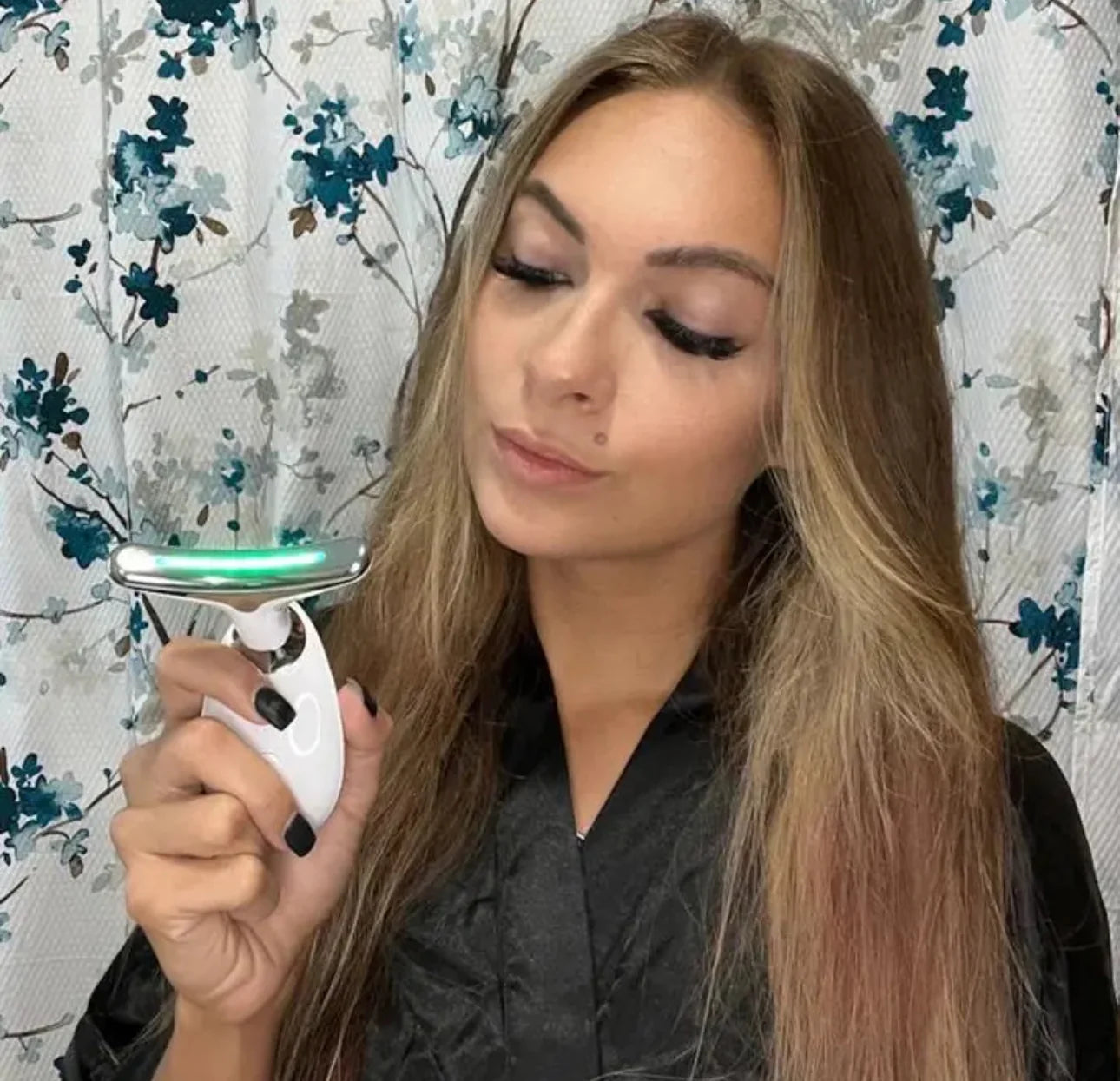 Wavy Chic Beauty Facial Massager by X With Love, 7-color microcurrent device for skin firming and acne treatment on face and neck.